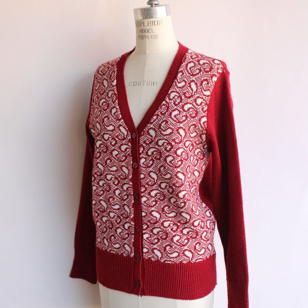 Vintage 1970s Cardigan Sweater, Volup Full Fashioned Red and White Paisley, Sz L - Picture 7 of 10